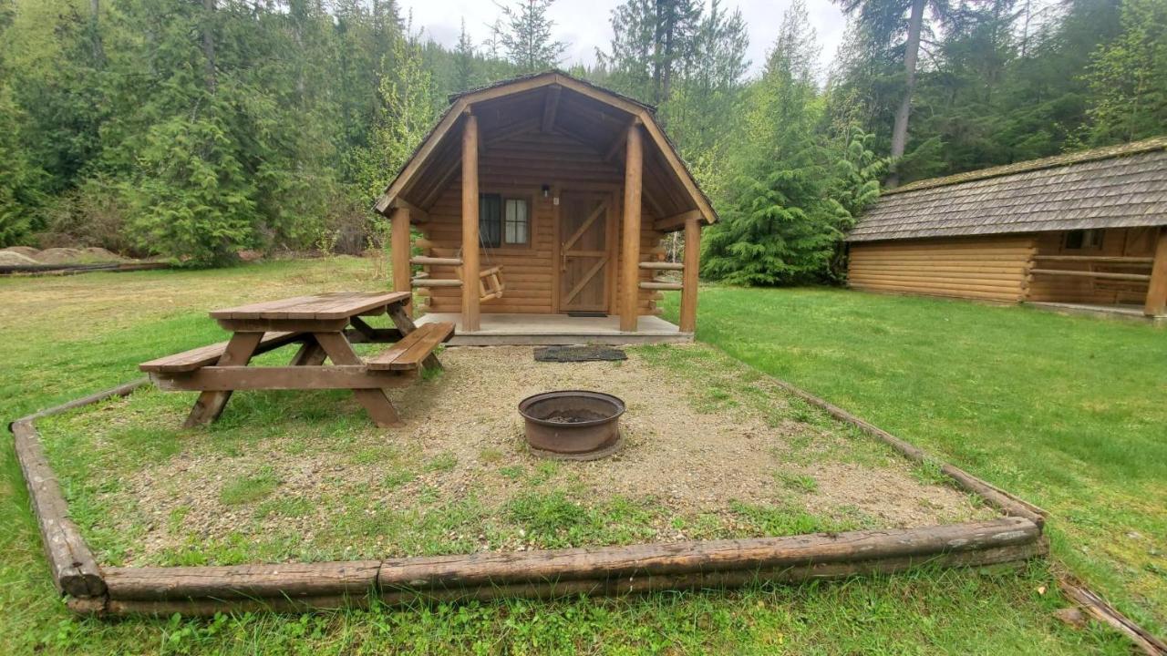 Sicamous Rv & Cabin Resort Malakwa Exterior foto